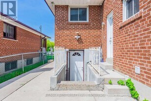 31 Clair Rd in Toronto, ON - Building Photo