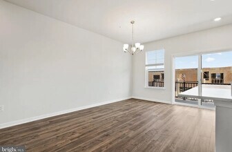 262 Ensemble Way in Frederick, MD - Foto de edificio - Building Photo