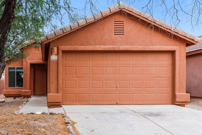 property at 6903 S Creek Run Ave