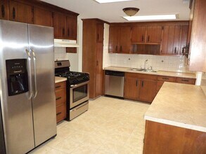 1905 Seward Dr in Hampton, VA - Building Photo - Building Photo