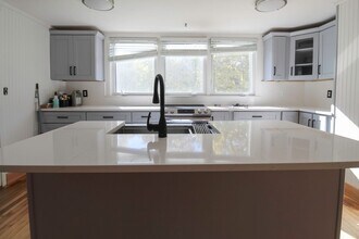 237 Old Rd in Eliot, ME - Building Photo - Building Photo