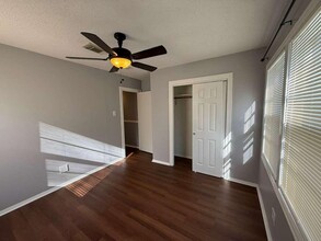 3718 Penwood Way in Houston, TX - Building Photo - Building Photo