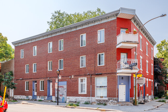 758 Saint-Philippe Rue in Montréal, QC - Building Photo - Building Photo