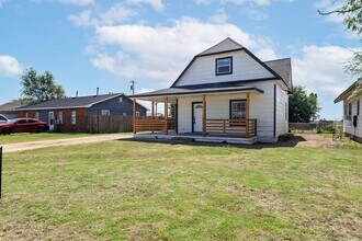 1320 W Frisco St in Altus, OK - Foto de edificio - Building Photo