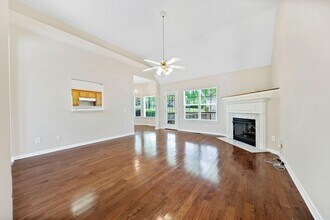 100 Camden Ct N in Hendersonville, TN - Foto de edificio - Building Photo