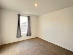 9408 Willow Ter Dr in Shafter, CA - Building Photo - Building Photo