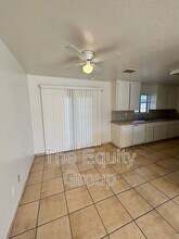 10850 Thompson Dr in Hanford, CA - Building Photo - Building Photo