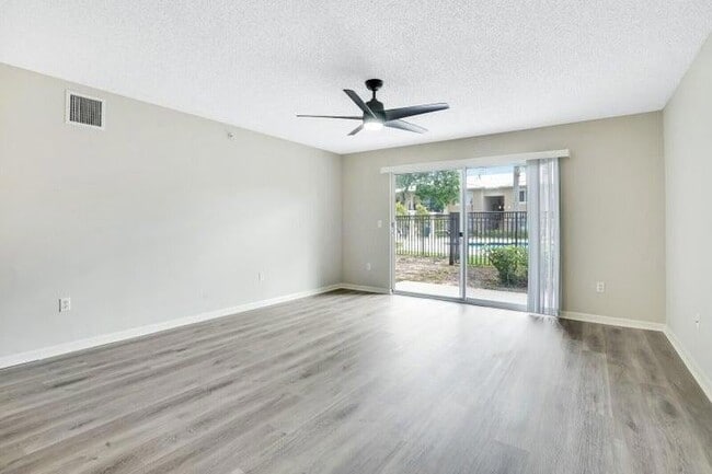 1700 Crestwood Ct S, Unit 1702 in Royal Palm Beach, FL - Building Photo - Building Photo