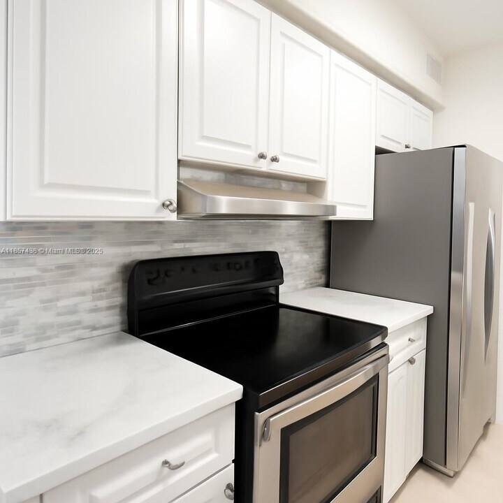 8713 SW 5th St in Pembroke Pines, FL - Building Photo