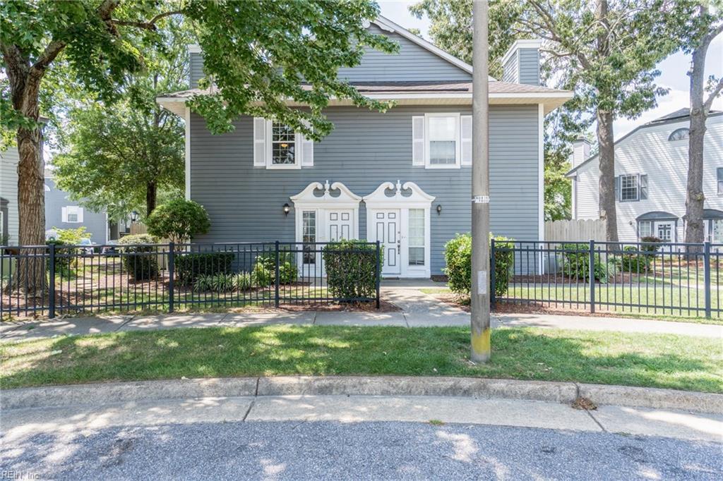 359 Ferdinand Cir in Virginia Beach, VA - Foto de edificio