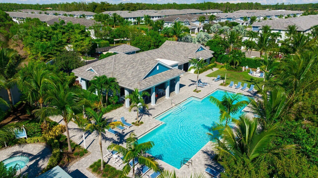 2614 Seychelles Cir in Naples, FL - Building Photo