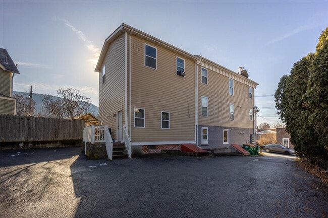 44 E Main St in Beacon, NY - Building Photo - Building Photo