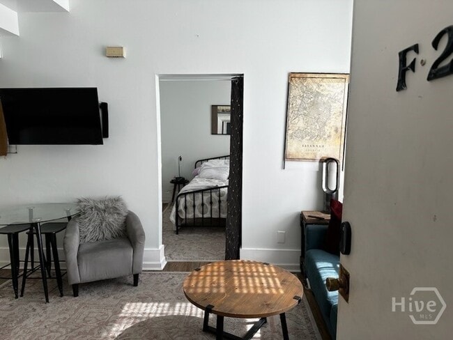 219 Abercorn St in Savannah, GA - Building Photo - Building Photo