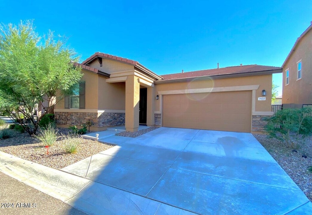 7833 E Baltimore St in Mesa, AZ - Foto de edificio