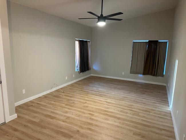 14837 N 25th Dr, Unit 13 in Phoenix, AZ - Foto de edificio - Building Photo