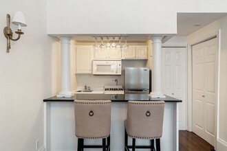 271 Beacon St, Unit 1 in Boston, MA - Building Photo - Building Photo