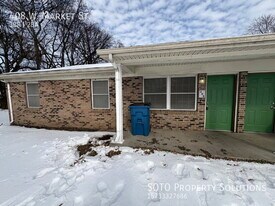 408 W Market St in Charleston, MO - Building Photo