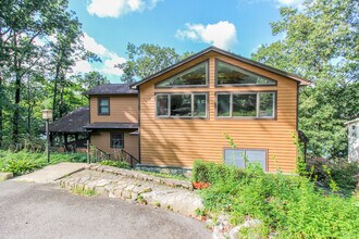 34-40 Forty Acre Mountain Rd in Danbury, CT - Building Photo - Building Photo