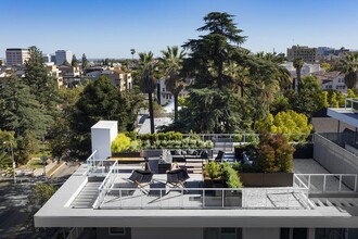 THEO in Pasadena, CA - Foto de edificio - Building Photo