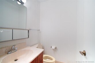 6845 NW 169th St-Unit -41C in Hialeah, FL - Building Photo - Building Photo