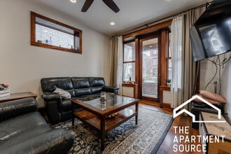 1019 W Oakdale Ave, Unit 1 in Chicago, IL - Building Photo - Building Photo