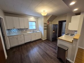 1729 2nd St, Unit 1st Floor in Nevada, IA - Building Photo - Building Photo