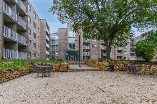 River Bluff Apartments