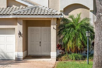 12341 Eagle Pointe Cir in Ft. Myers, FL - Building Photo - Building Photo