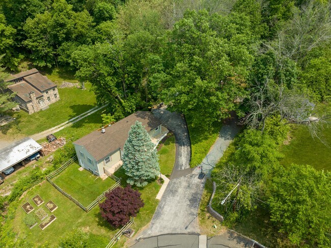 310 4th Ave in Mont Clare, PA - Building Photo - Building Photo