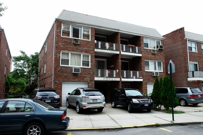 3185-3187 140th St in Flushing, NY - Building Photo - Building Photo