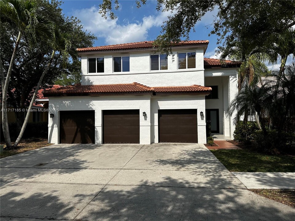 1307 Camellia Cir in Weston, FL - Building Photo