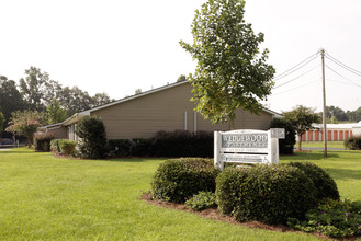 Wedgewood Apartments in St. Stephen, SC - Building Photo - Building Photo