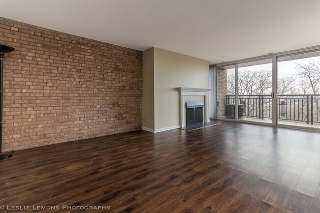 5900 Oakwood Dr in Lisle, IL - Building Photo - Building Photo