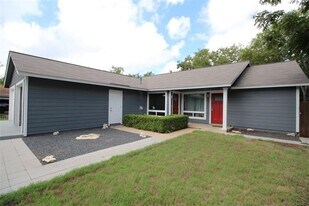 10702 Lanshire Dr in Austin, TX - Building Photo