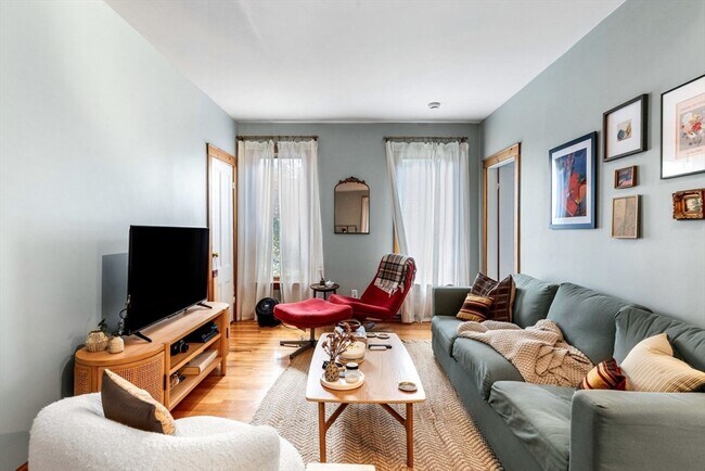 property at 7 Flagg St