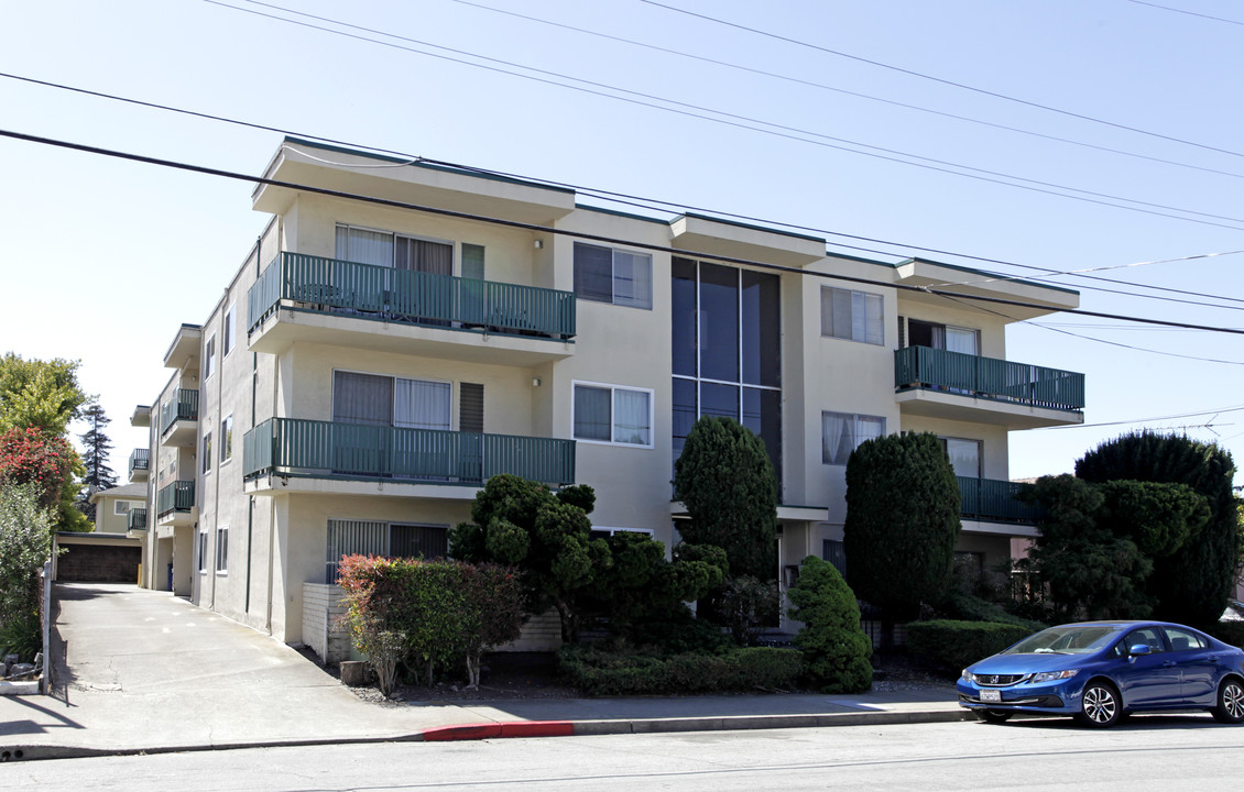 Cypress Manor in San Leandro, CA - Foto de edificio