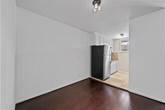 5123 Del Monte Dr in Houston, TX - Building Photo - Building Photo