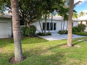 246 Merrain Rd in Palm Beach, FL - Building Photo - Building Photo