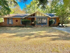 124 Clinton Cir in Jackson, MS - Building Photo