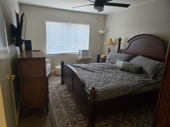 208 La Plaza in Anaheim, CA - Building Photo - Building Photo