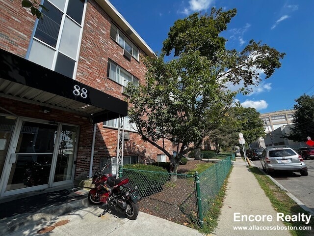 88 Gardner St in Boston, MA - Building Photo - Building Photo