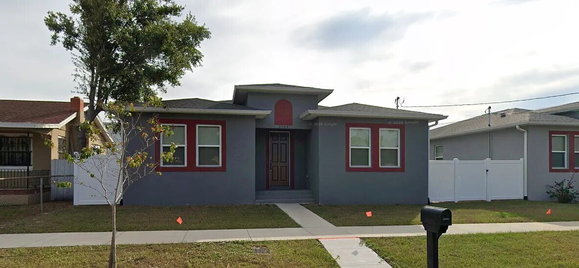 2922 W Chestnut St in Tampa, FL - Building Photo