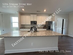 5204 Stream Stone Way in Raleigh, NC - Building Photo - Building Photo