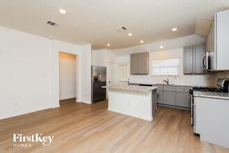 10650 Vinateros Dr in Converse, TX - Building Photo - Building Photo