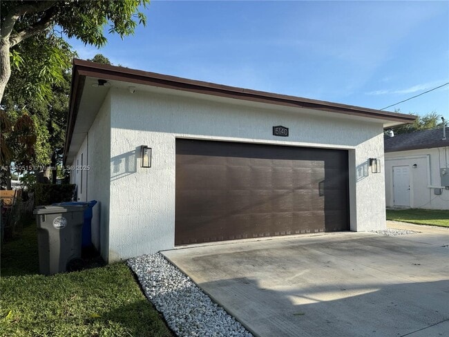 property at 5140 SW 24th St