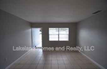 1034 Berkley Rd in Auburndale, FL - Building Photo - Building Photo
