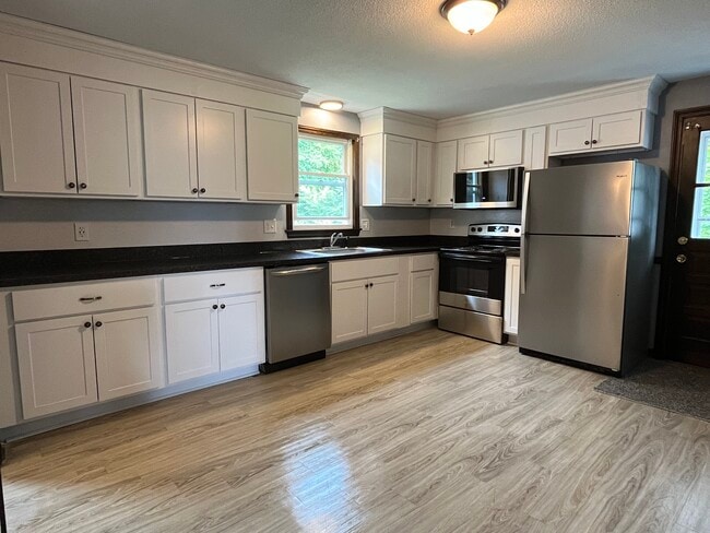 485 Corey St, Unit B in Agawam, MA - Building Photo - Building Photo