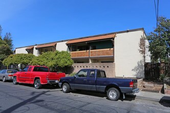 Coronado Apartments in Concord, CA - Foto de edificio - Building Photo