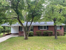 304 Courtland St in Maxton, NC - Building Photo