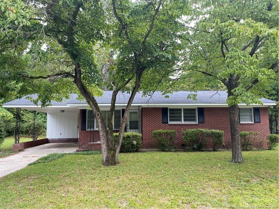 304 Courtland St in Maxton, NC - Building Photo